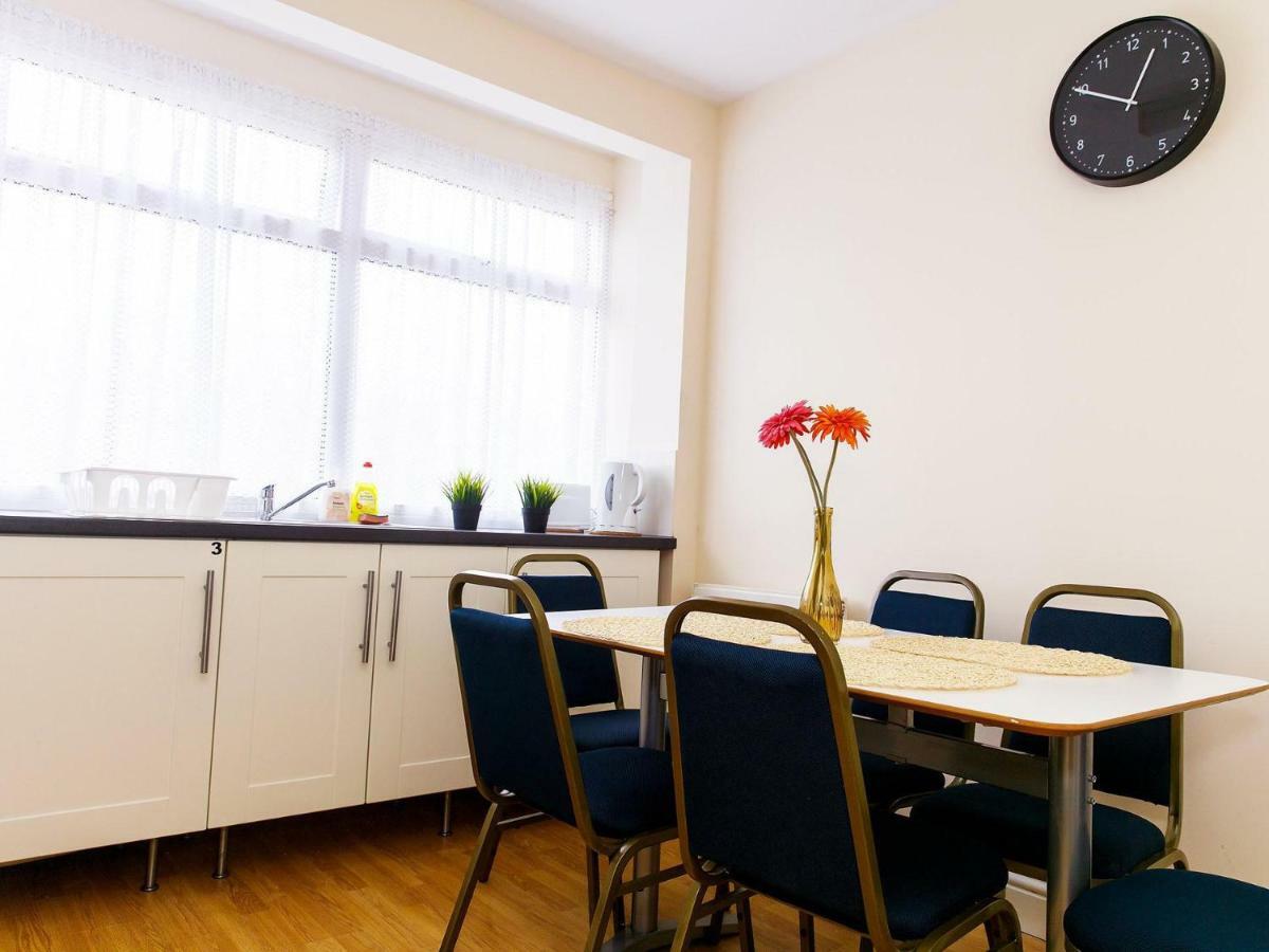 Mandeville Rooms Northolt  ภายนอก รูปภาพ