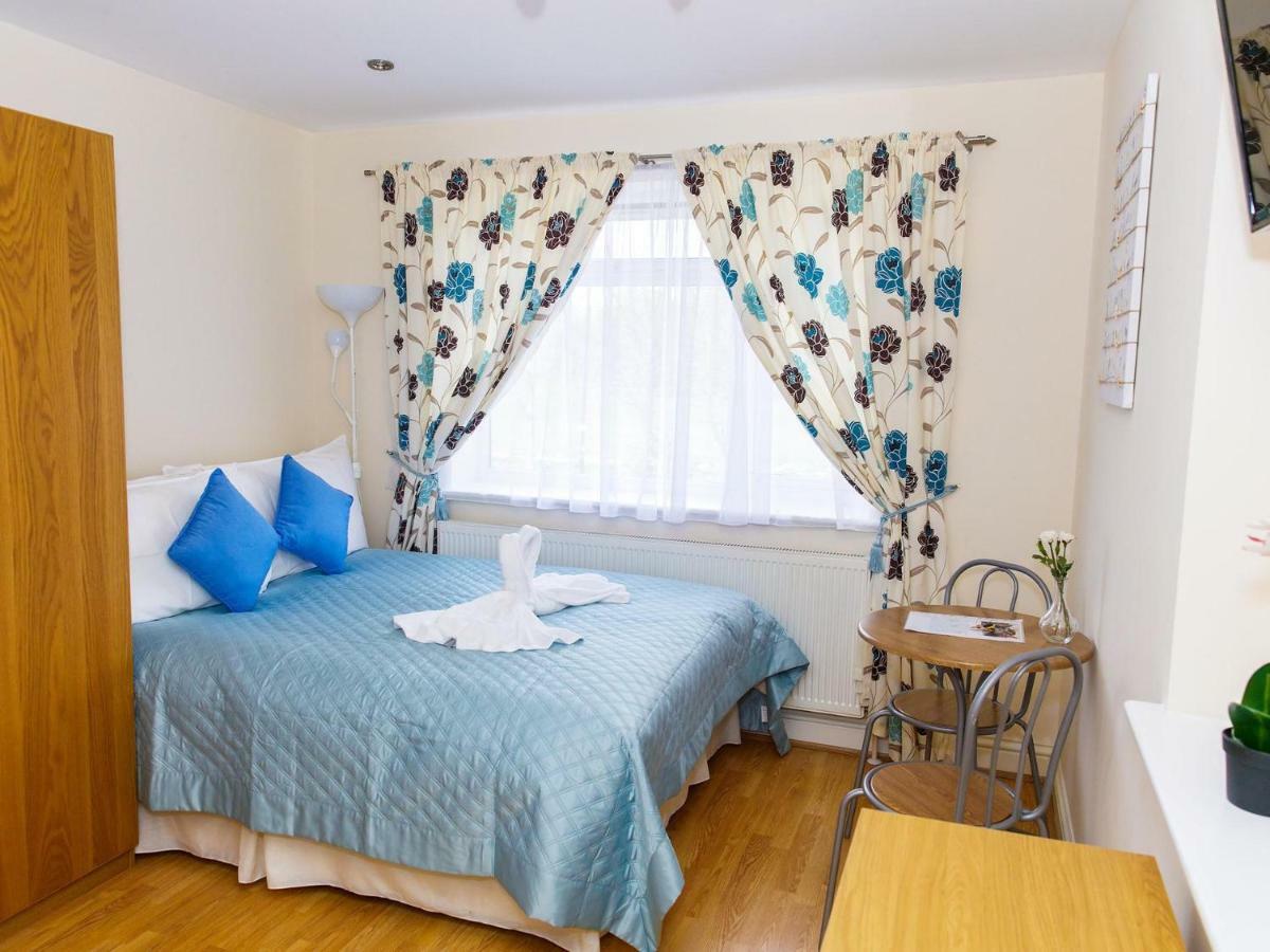 Mandeville Rooms Northolt  ภายนอก รูปภาพ