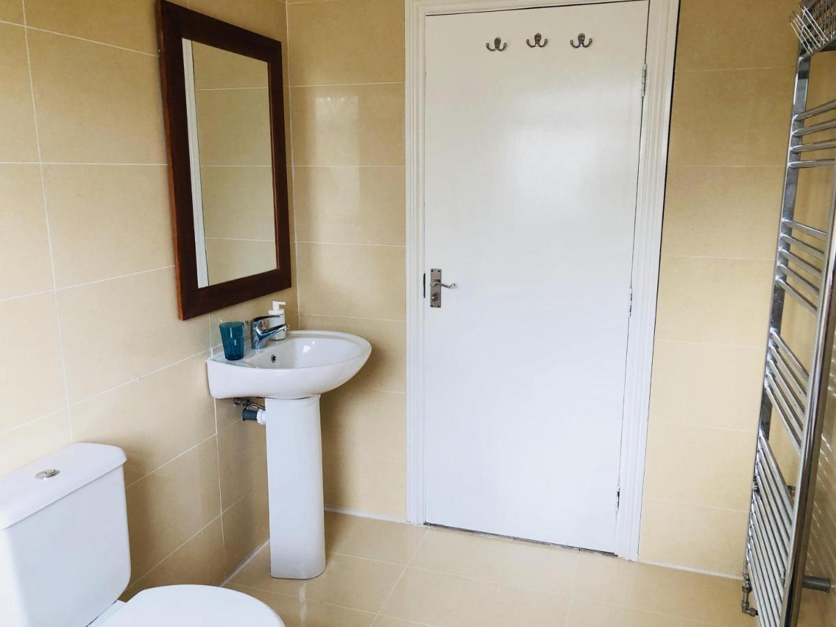 Mandeville Rooms Northolt  ภายนอก รูปภาพ